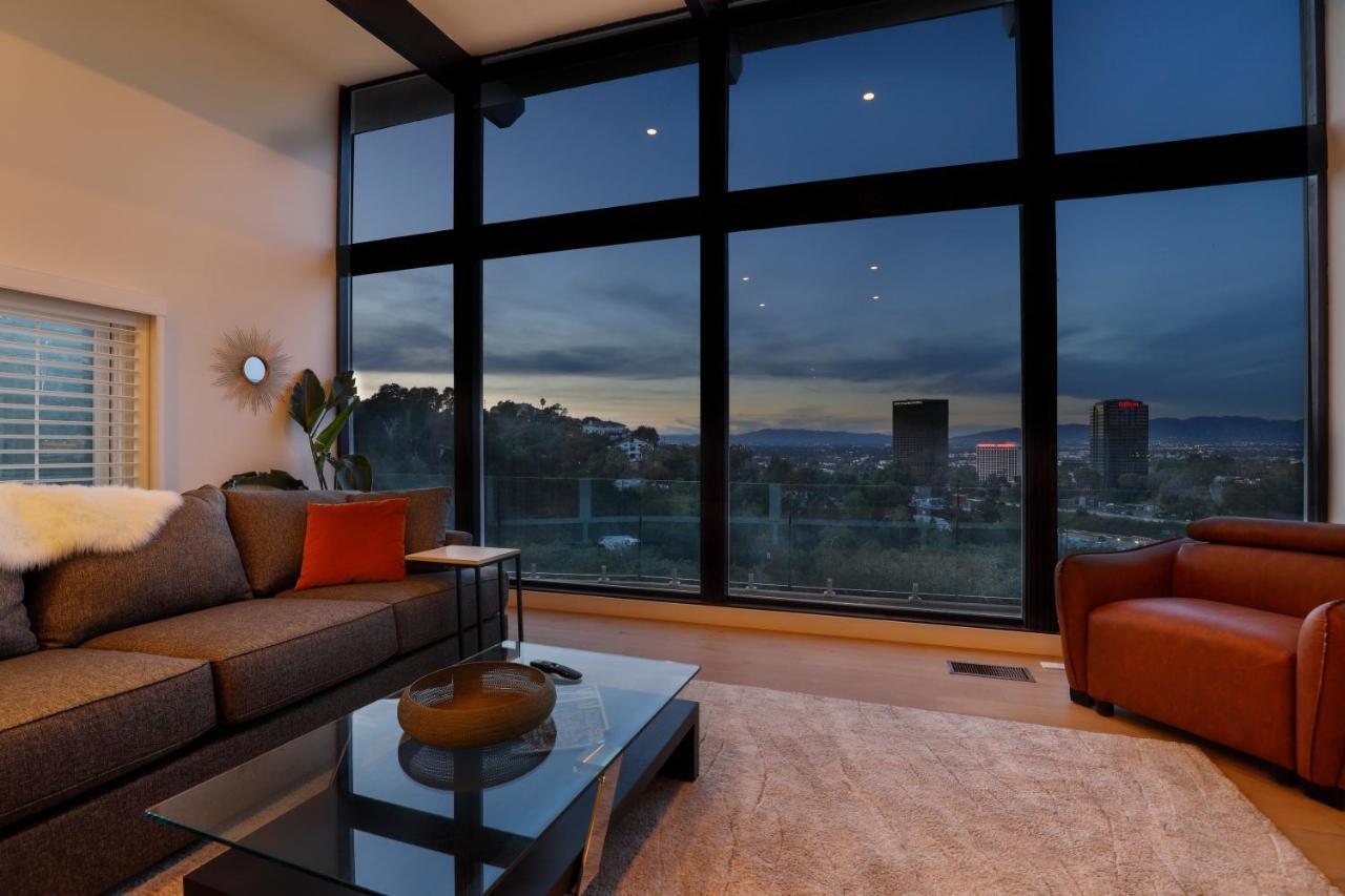 Luxury Hollywood Hills Gated View Estate - Ultra Private And Gorgeous! Minutes To Universal And Hollywood! Villa *
