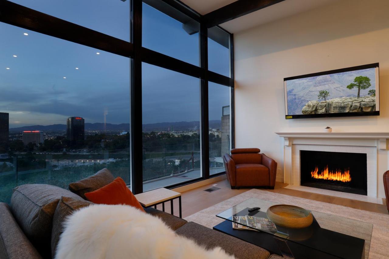 Villa Luxury Hollywood Hills Gated View Estate - Ultra Private And Gorgeous! Minutes To Universal And Hollywood! *