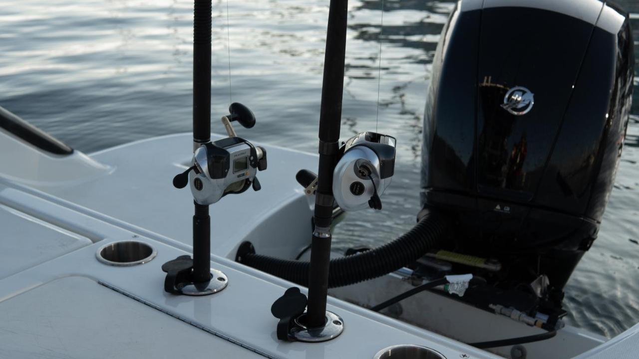 Luxury Afloat Yacht Paradise 3 Bedrooms 3Bath 5 Beds With Full Marina View Botel