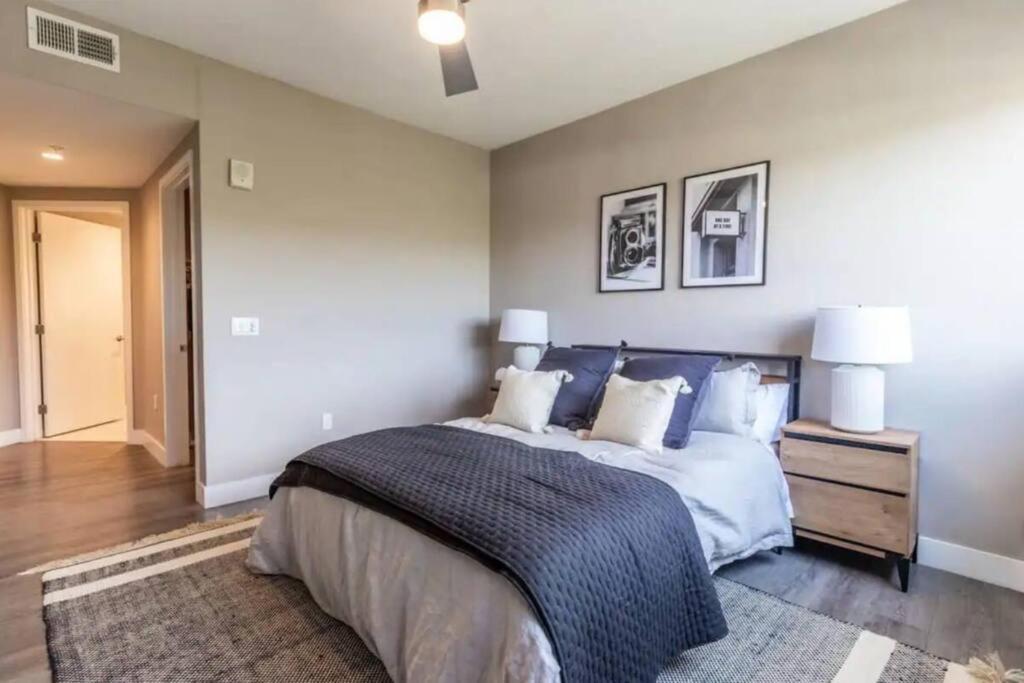 Comfortable & Spacious 2bdr - 2bth For 4 Guests In Hollywood Los Angeles
