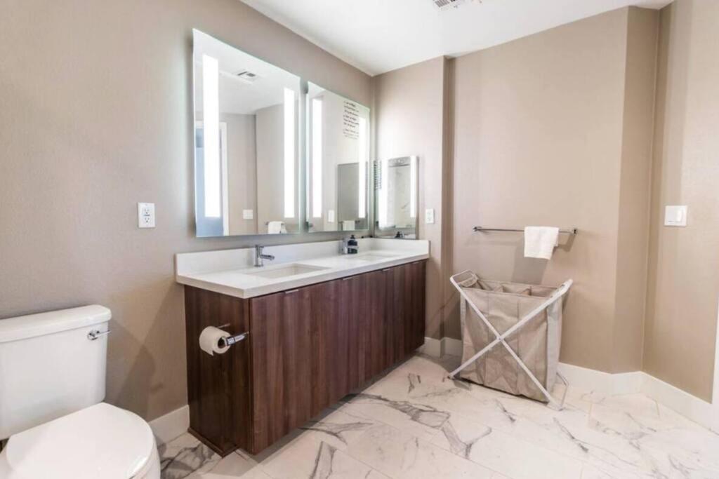 Comfortable & Spacious 2bdr - 2bth For 4 Guests In Hollywood Apartment *