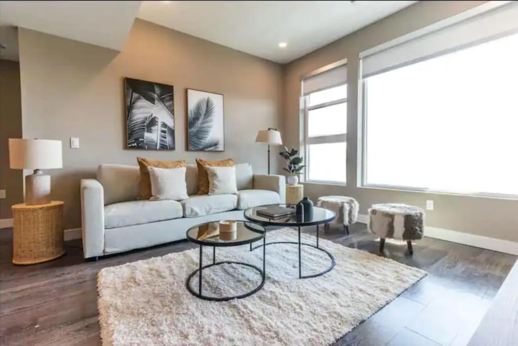 Comfortable & Spacious 2bdr - 2bth For 4 Guests In Hollywood Apartment Los Angeles