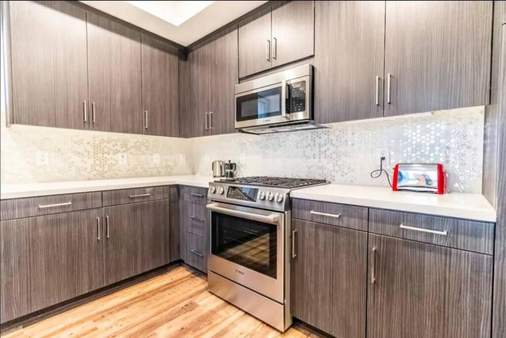Comfortable & Spacious 2bdr - 2bth For 4 Guests In Hollywood *