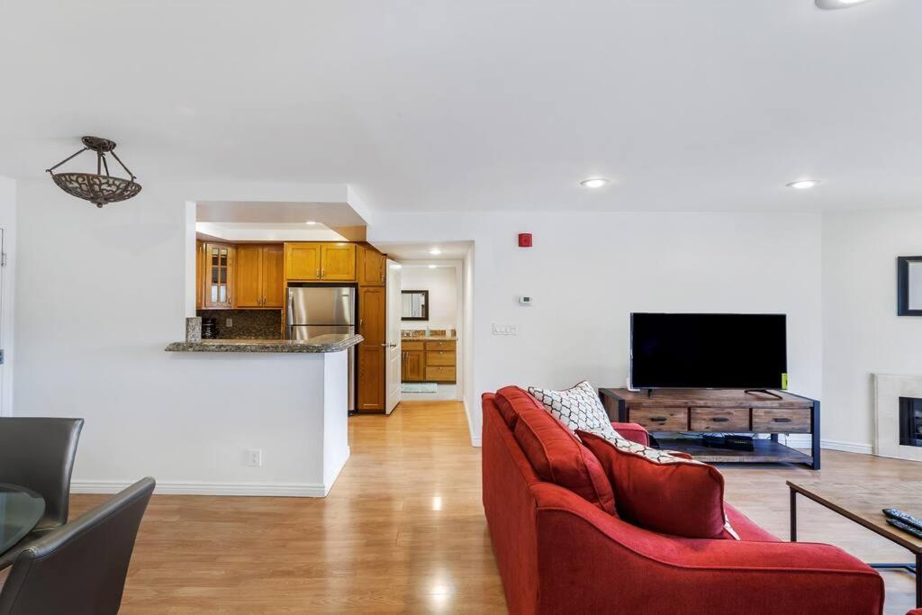 Remodeled Warner Center Apartment