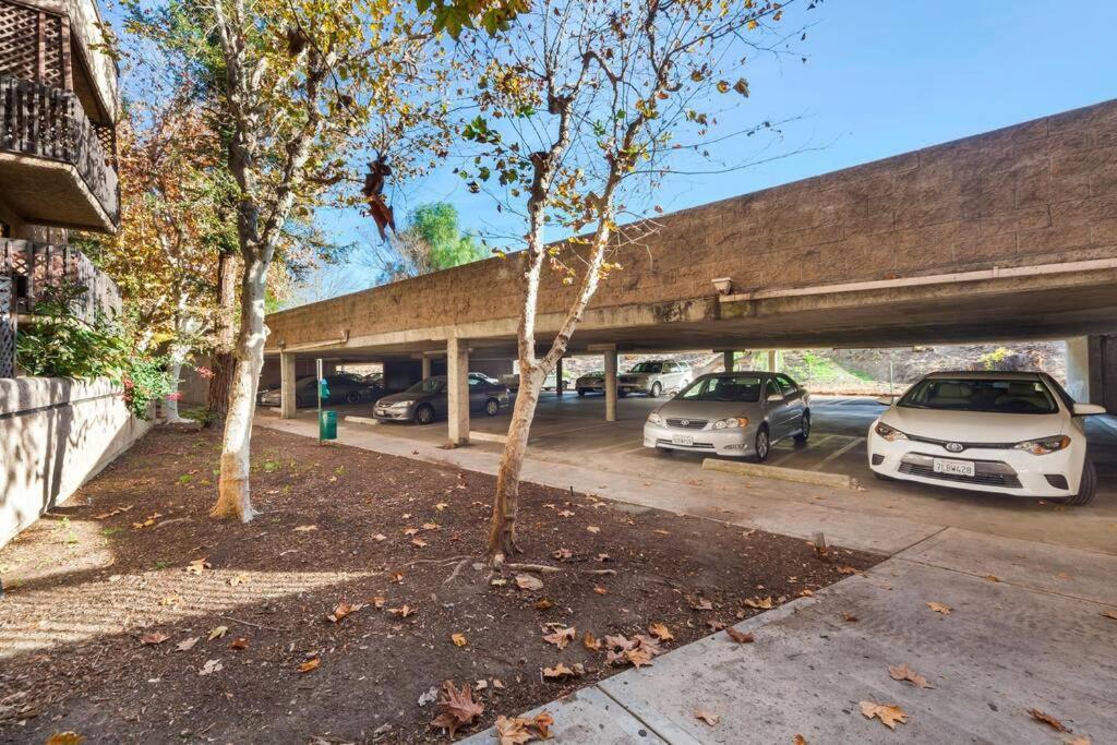 Remodeled Warner Center Apartment