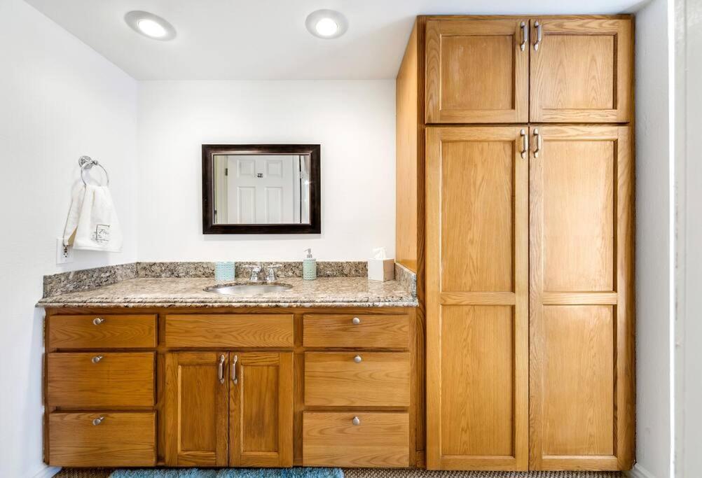 Remodeled Warner Center Apartment