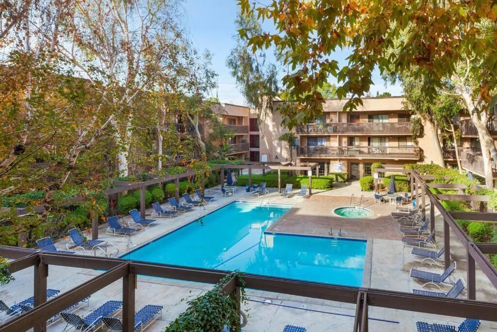 Remodeled Warner Center Los Angeles