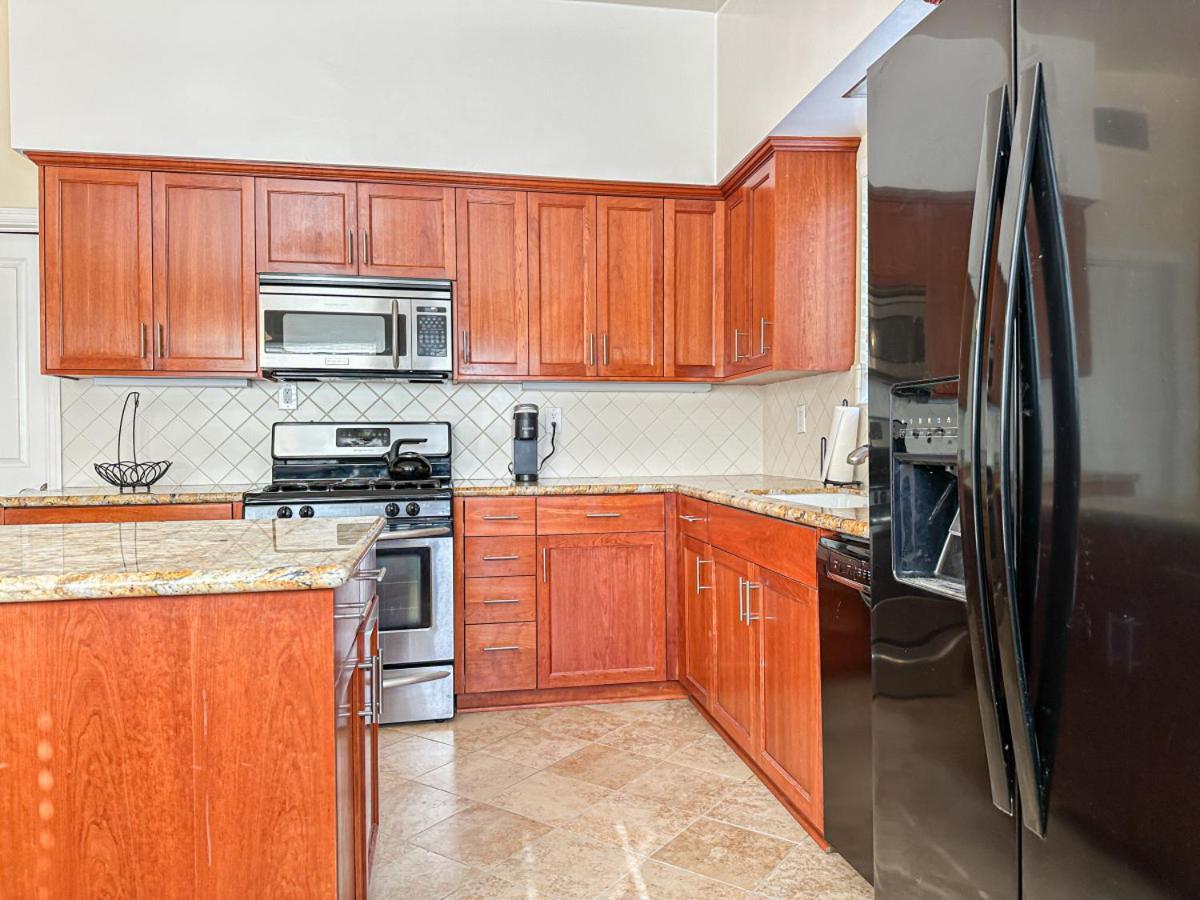 Holiday home Relaxing 4-br Oasis With Pool - Bb