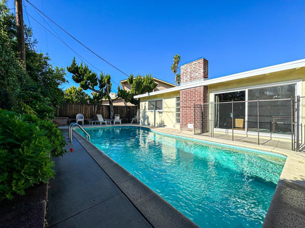 Holiday home Relaxing 4-br Oasis With Pool - Bb