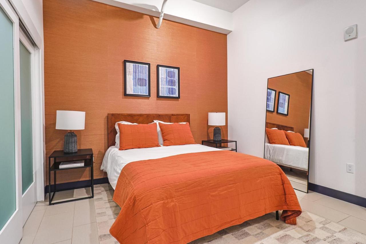 Stunning 1 Bdr 1 Bth, Pool, Jacuzzi *