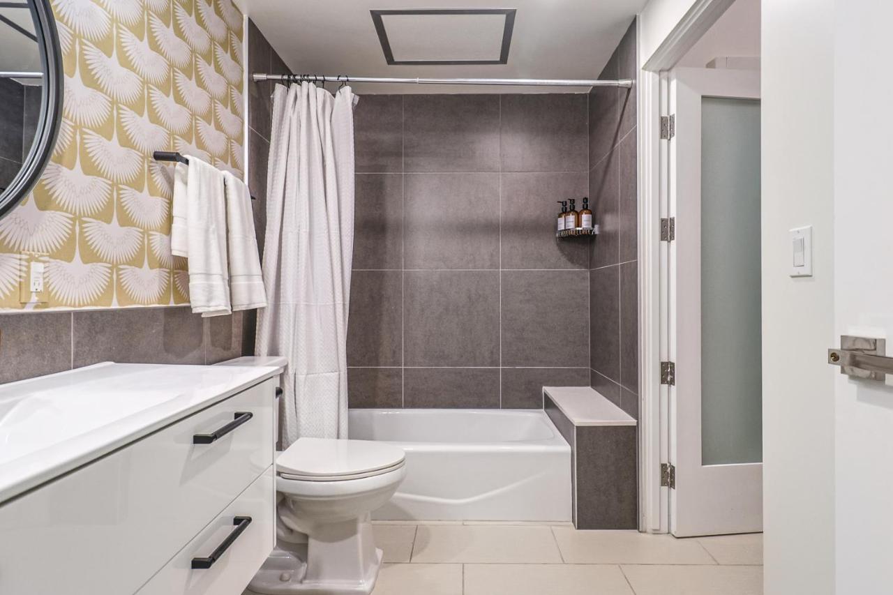 Stunning 1 Bdr 1 Bth, Pool, Jacuzzi * Los Angeles