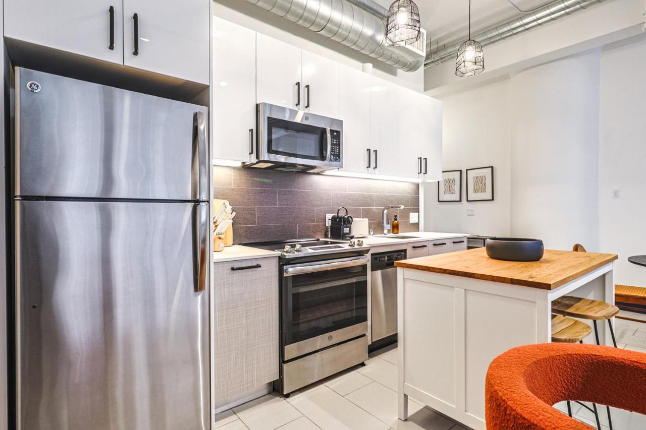 Stunning 1 Bdr 1 Bth, Pool, Jacuzzi
