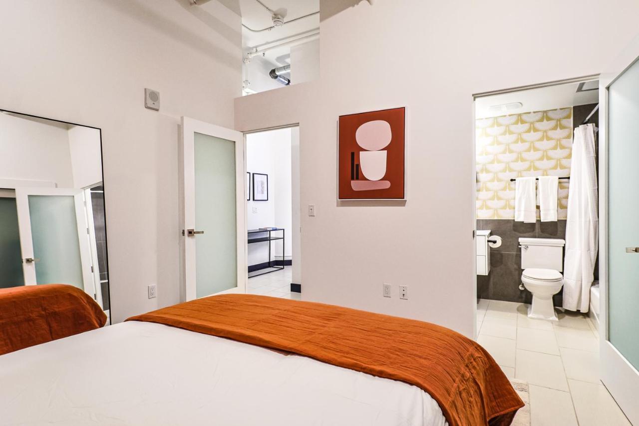 Stunning 1 Bdr 1 Bth, Pool, Jacuzzi Los Angeles