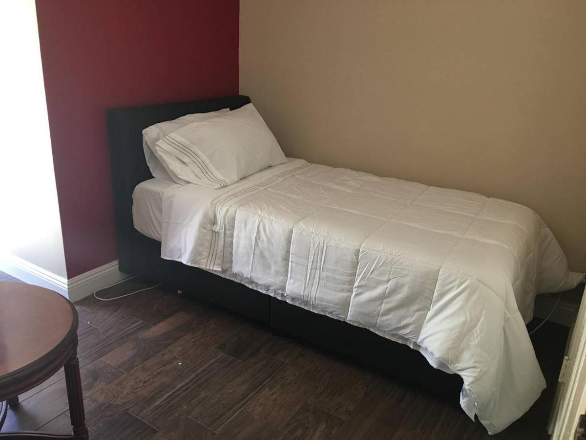 Garden View Guest Unit Single Bed ,kitchennate Insuit Full Bathroom Holiday home Los Angeles