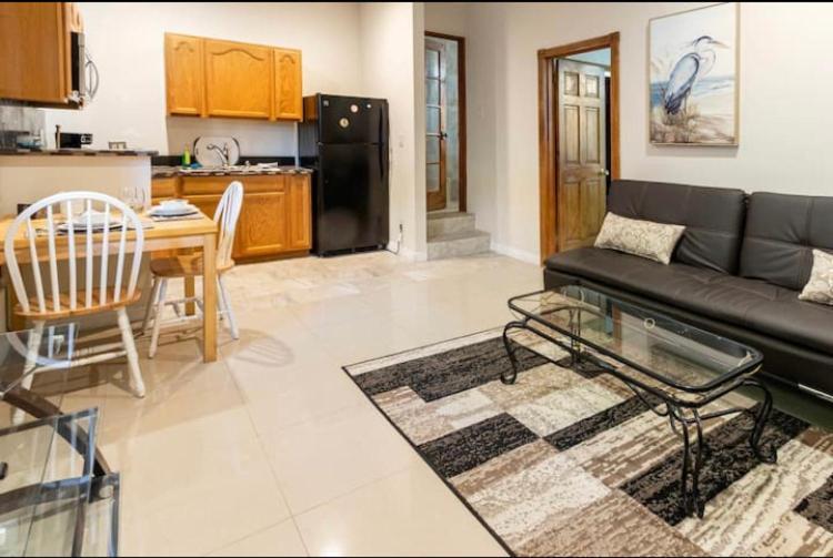 Garden View Guest Unit Single Bed ,kitchennate Insuit Full Bathroom * Los Angeles