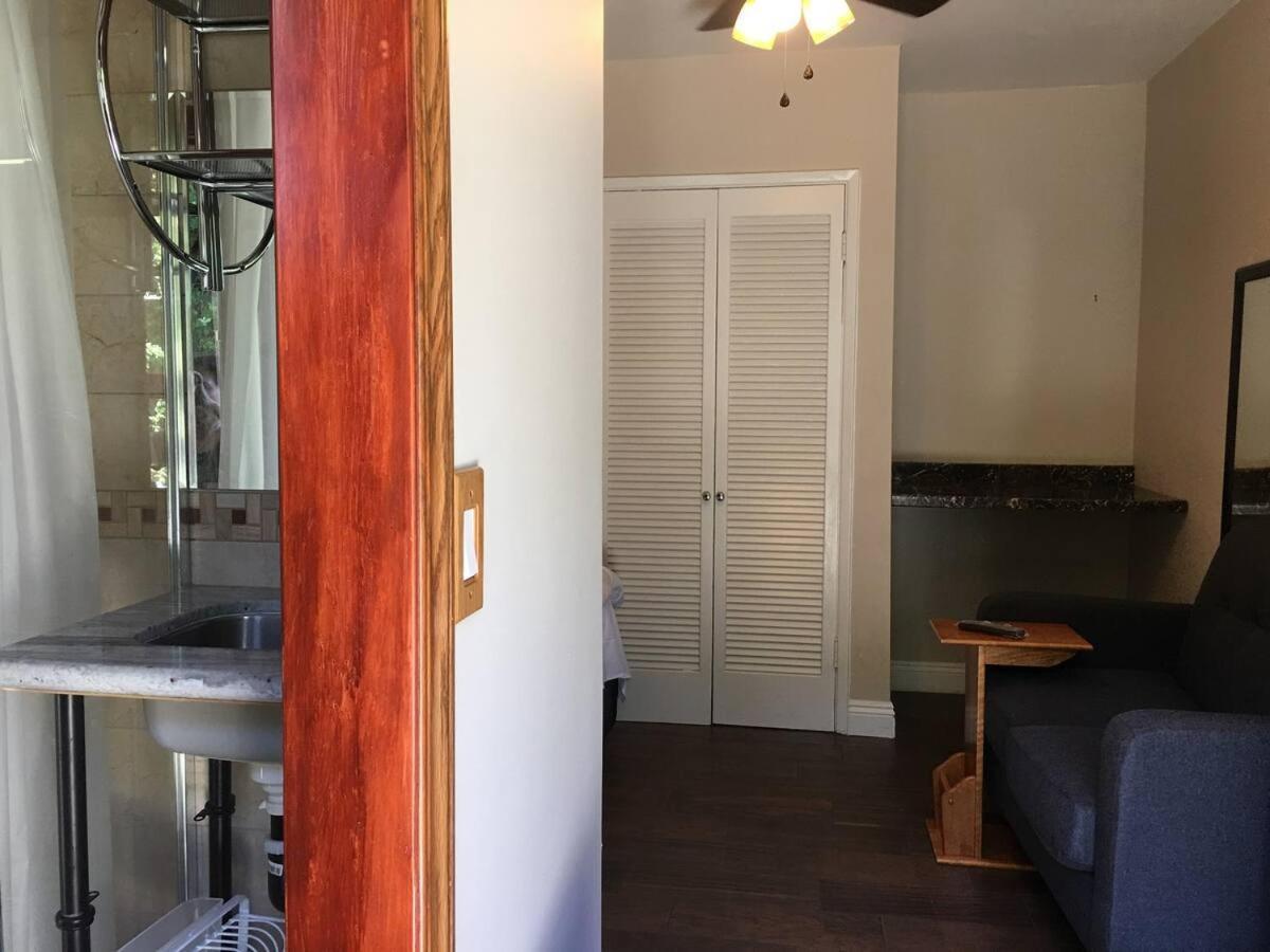 Garden View Guest Unit Single Bed ,kitchennate Insuit Full Bathroom Holiday home *