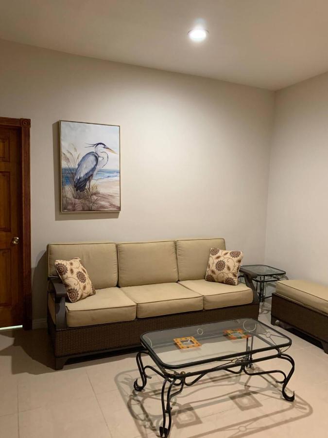 Garden View Guest Unit Single Bed ,kitchennate Insuit Full Bathroom *