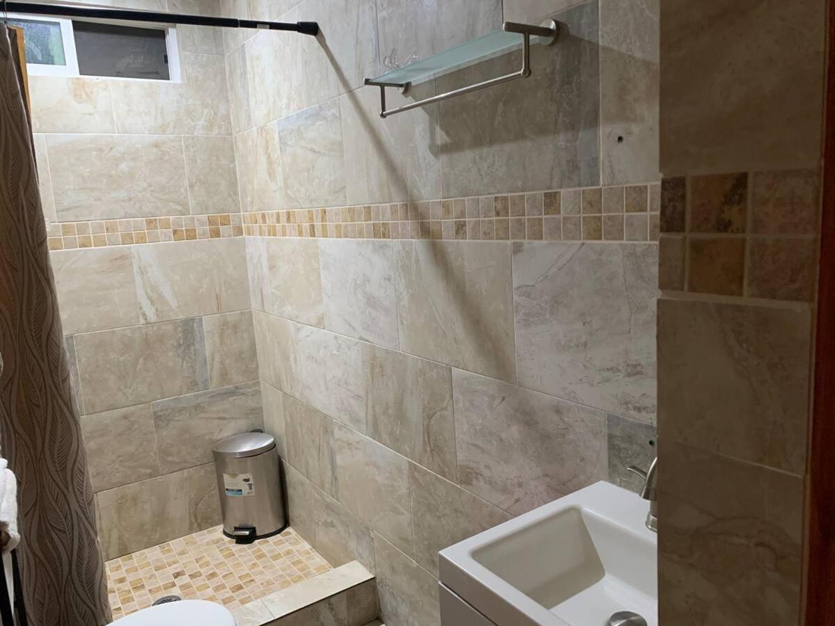 Garden View Guest Unit Single Bed ,kitchennate Insuit Full Bathroom *