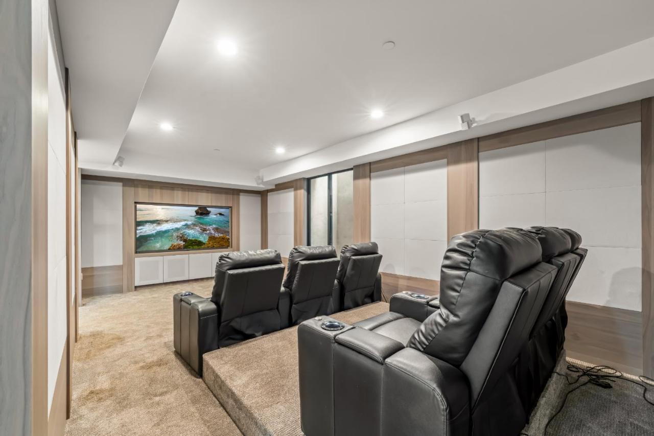 Coldwater Canyon Apartment *