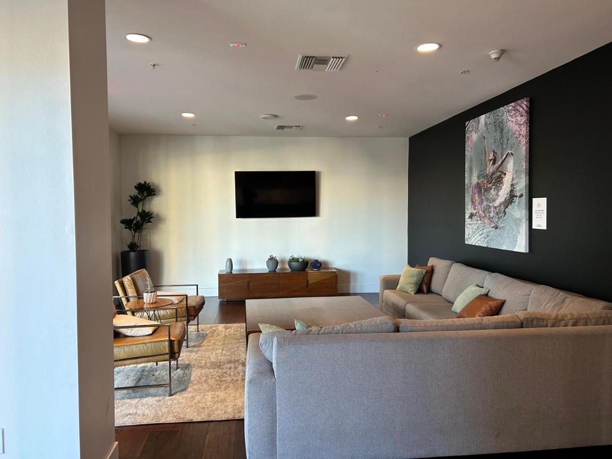 Luxury In Hollywood Apartment Los Angeles