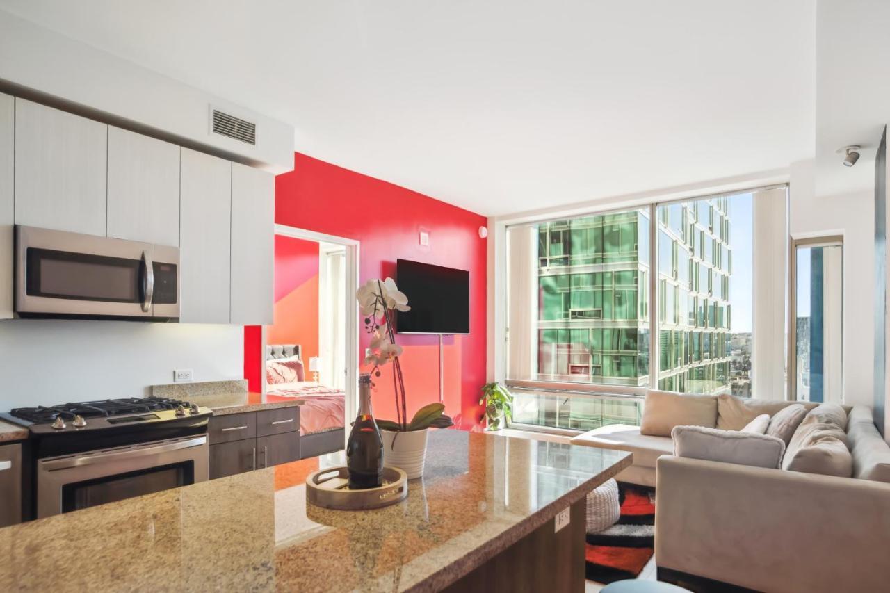 Luxury High Rise With City Views *