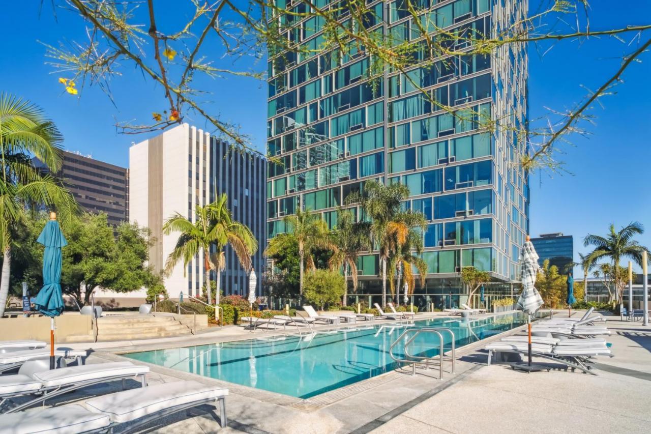 Luxury High Rise With City Views Los Angeles