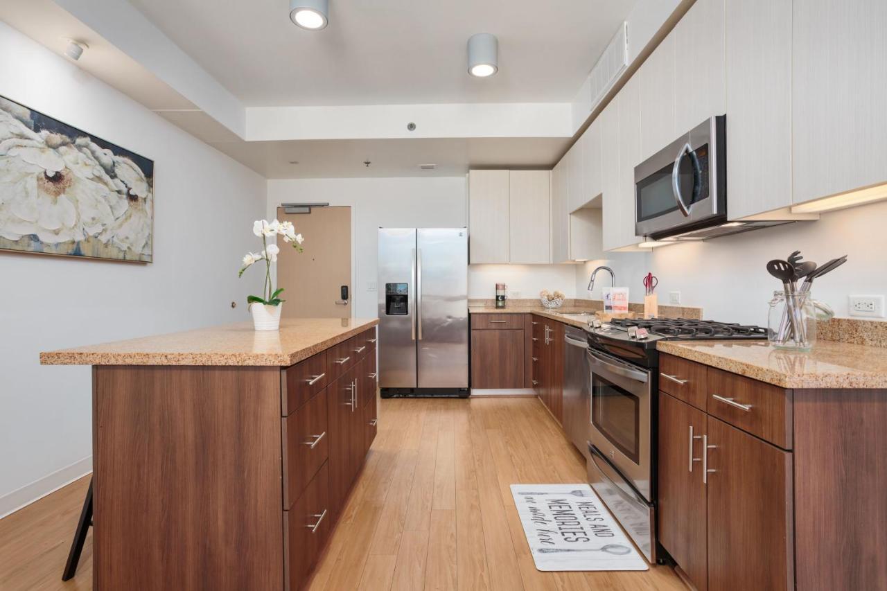 Apartment Luxury High Rise With City Views