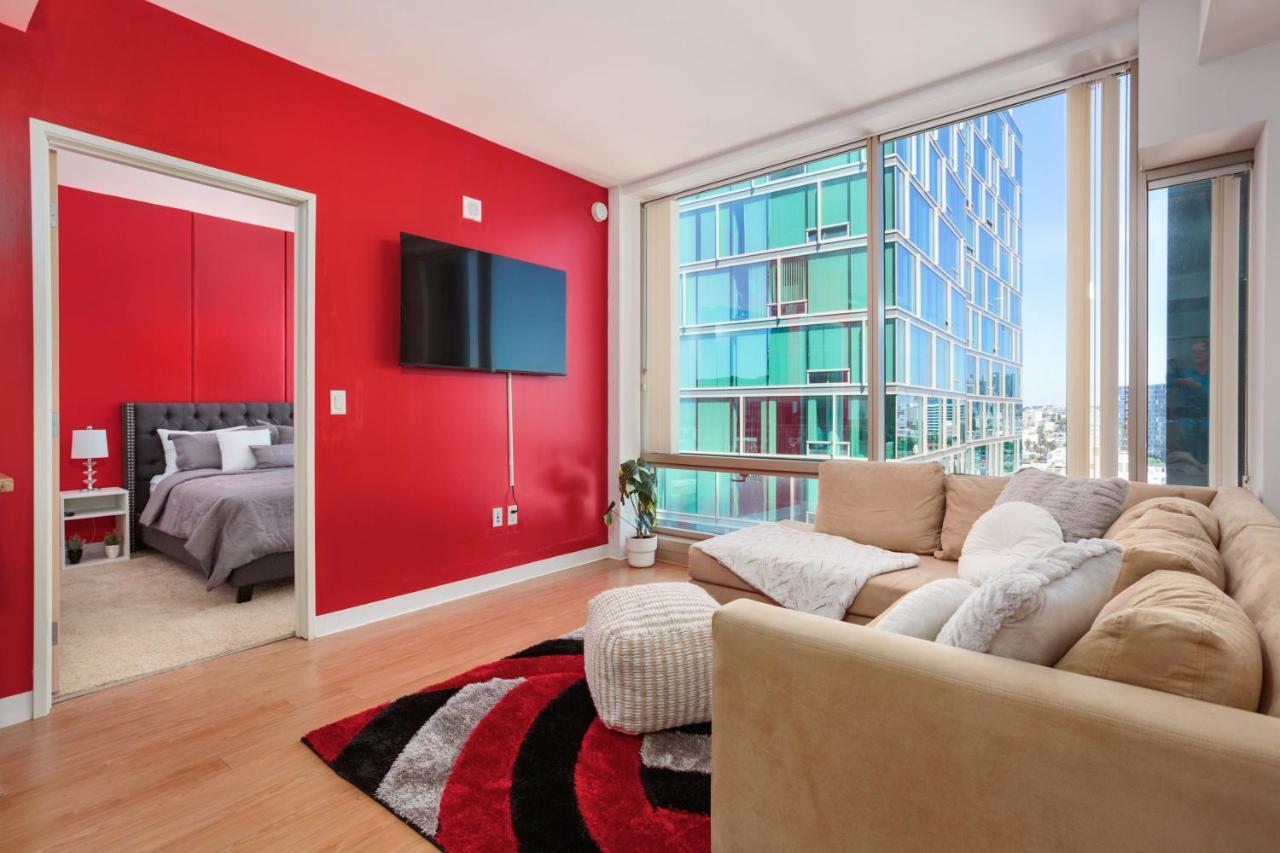 Luxury High Rise With City Views Los Angeles