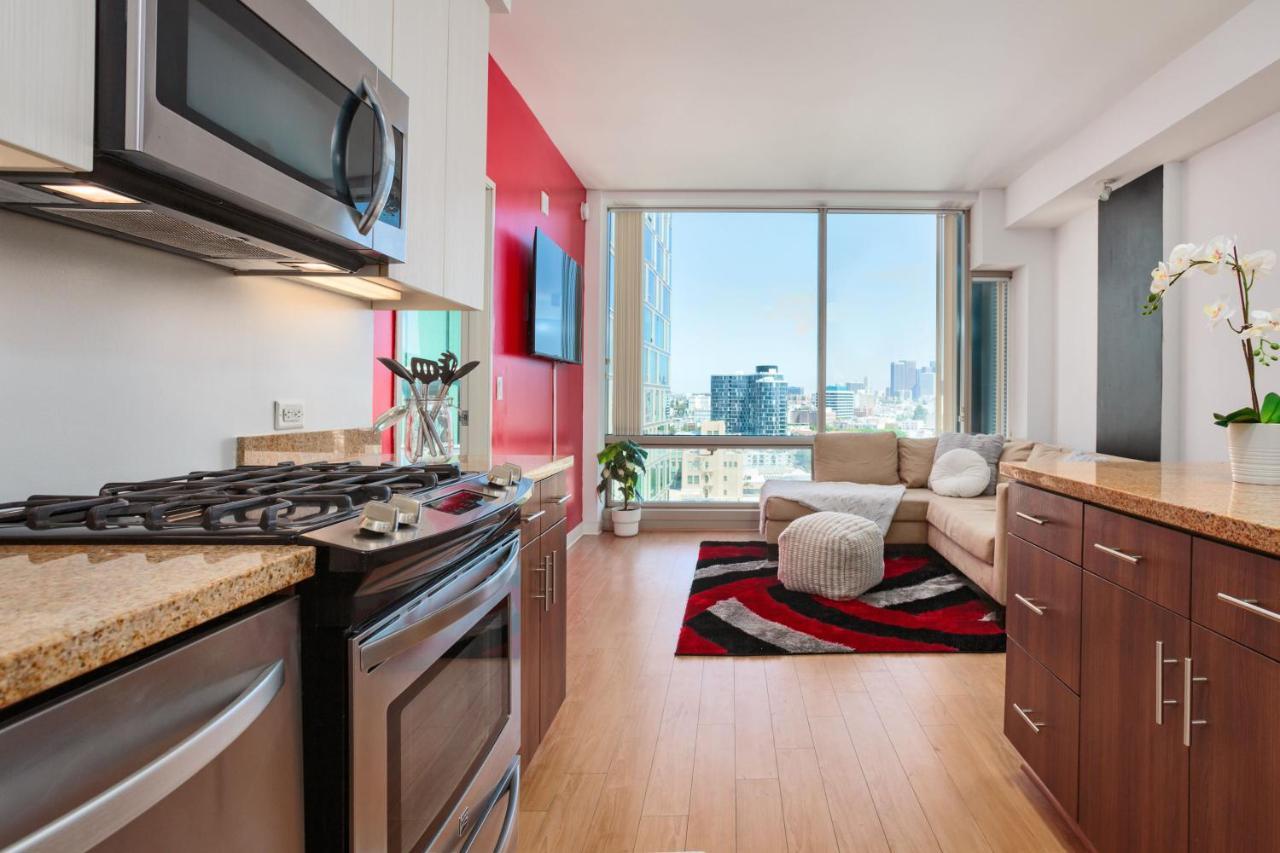 Luxury High Rise With City Views *