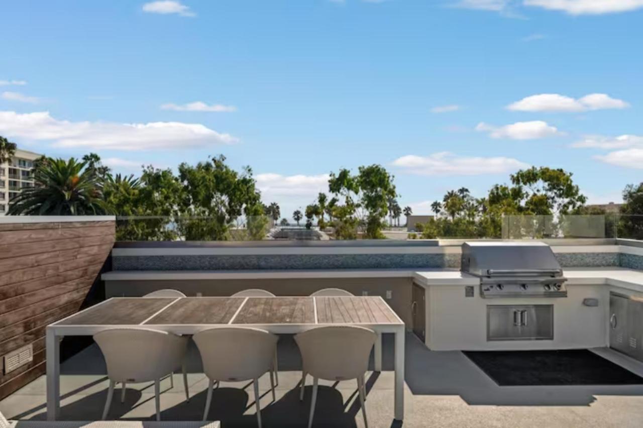 Beryl Breeze - Rooftop Pool Sunny 2br By The Pier Apartment