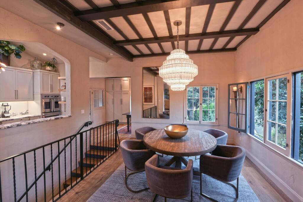 Designer Pool Under The Hollywood Sign Holiday home Los Angeles