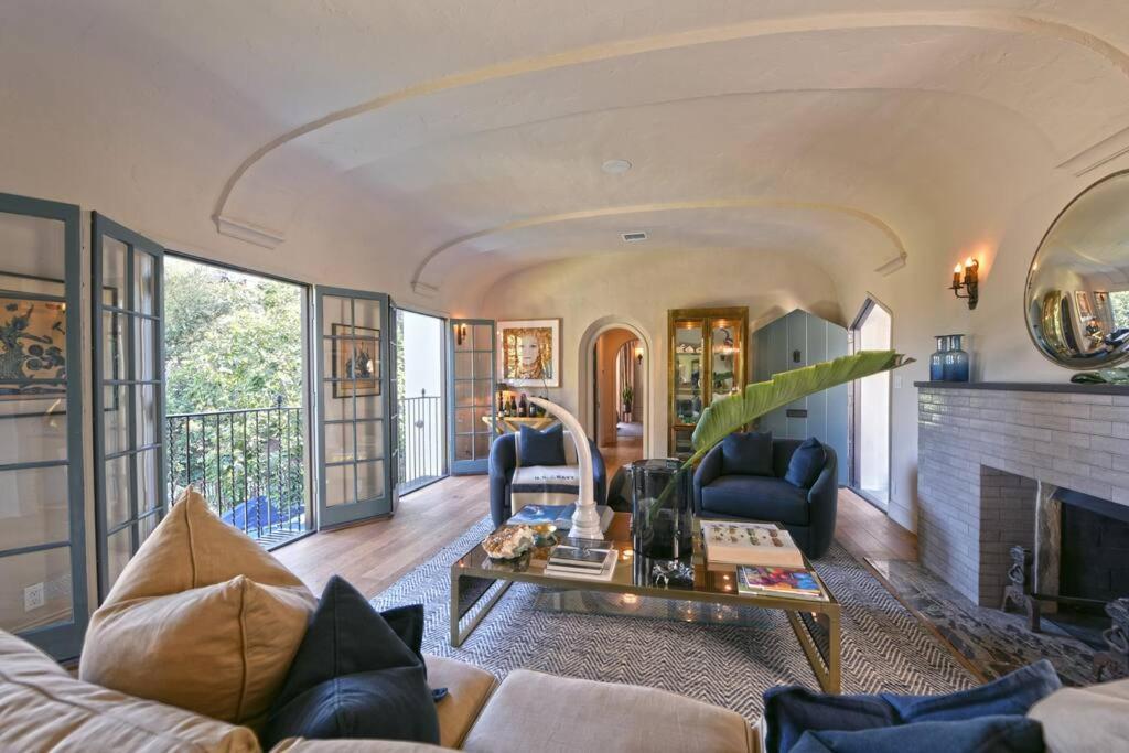 Designer Pool Under The Hollywood Sign Holiday home