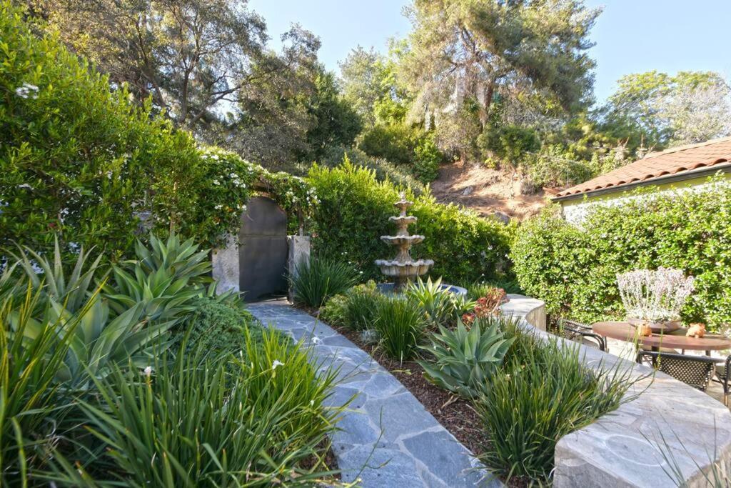 Designer Pool Under The Hollywood Sign Holiday home