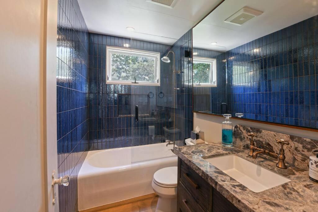 Designer Pool Under The Hollywood Sign Holiday home Los Angeles
