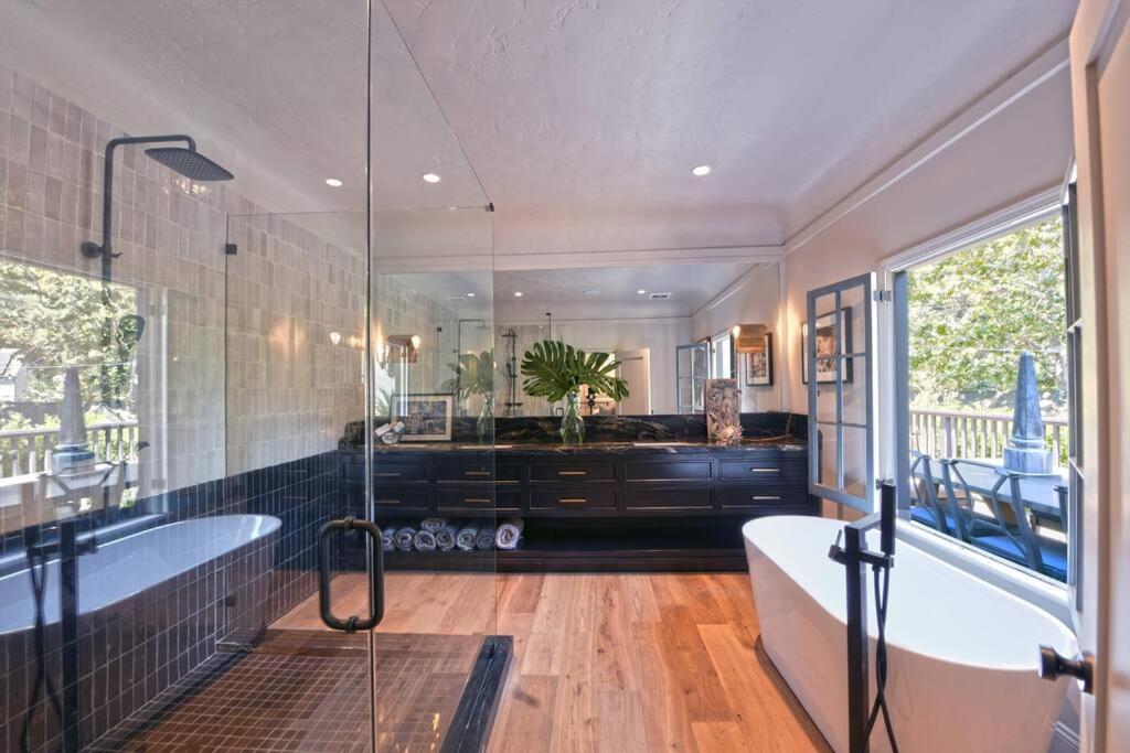 Designer Pool Under The Hollywood Sign *