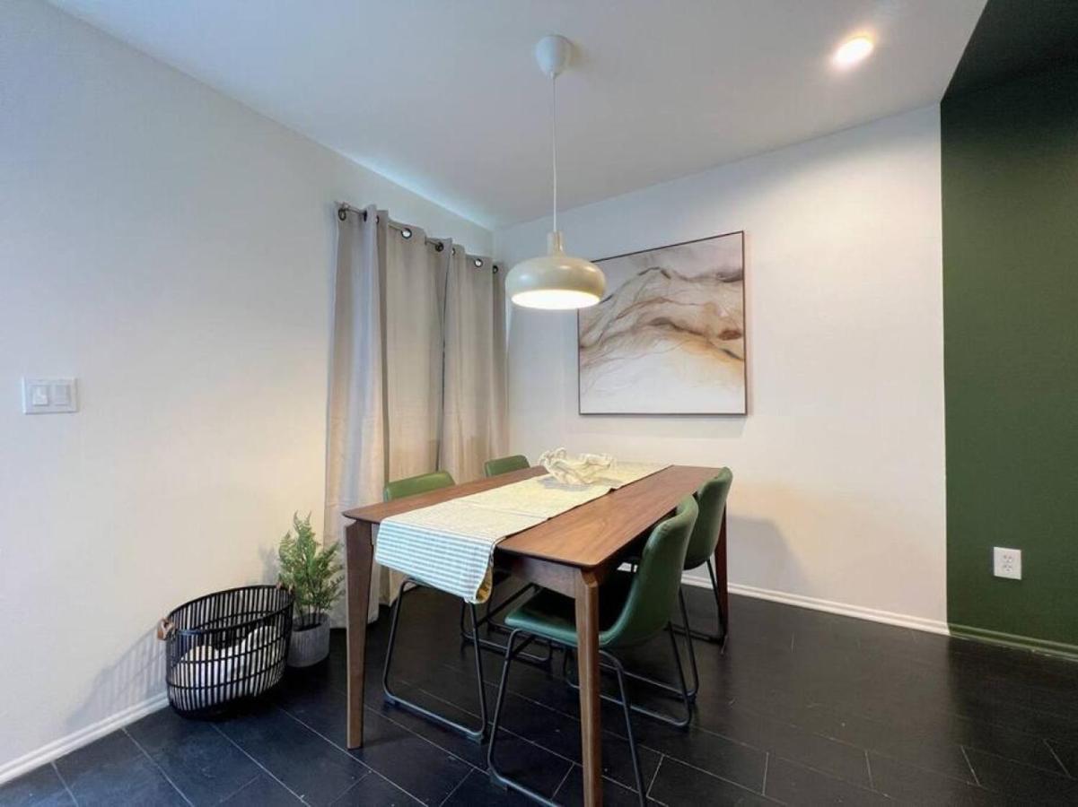 2br In The Heart Of Hollywood -br5