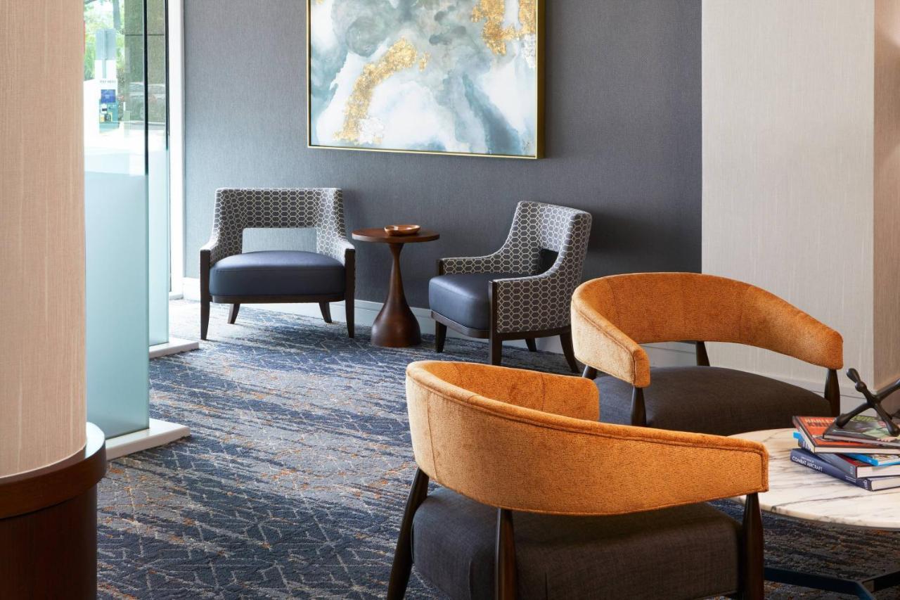 Courtyard By Marriott Angeles Lax / Century Boulevard