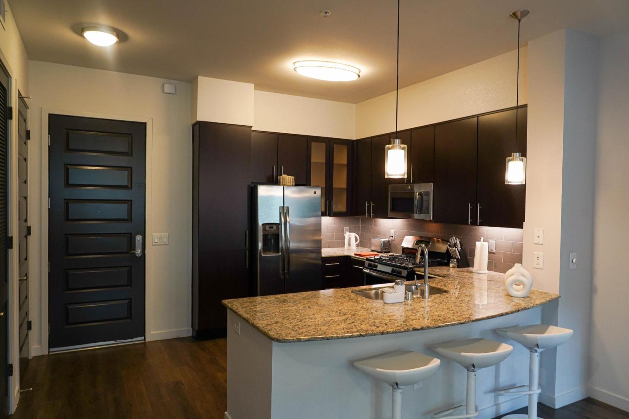 Luxury Designed 2 Bedrooms Part In Woodland Hills Ca Aparthotel *