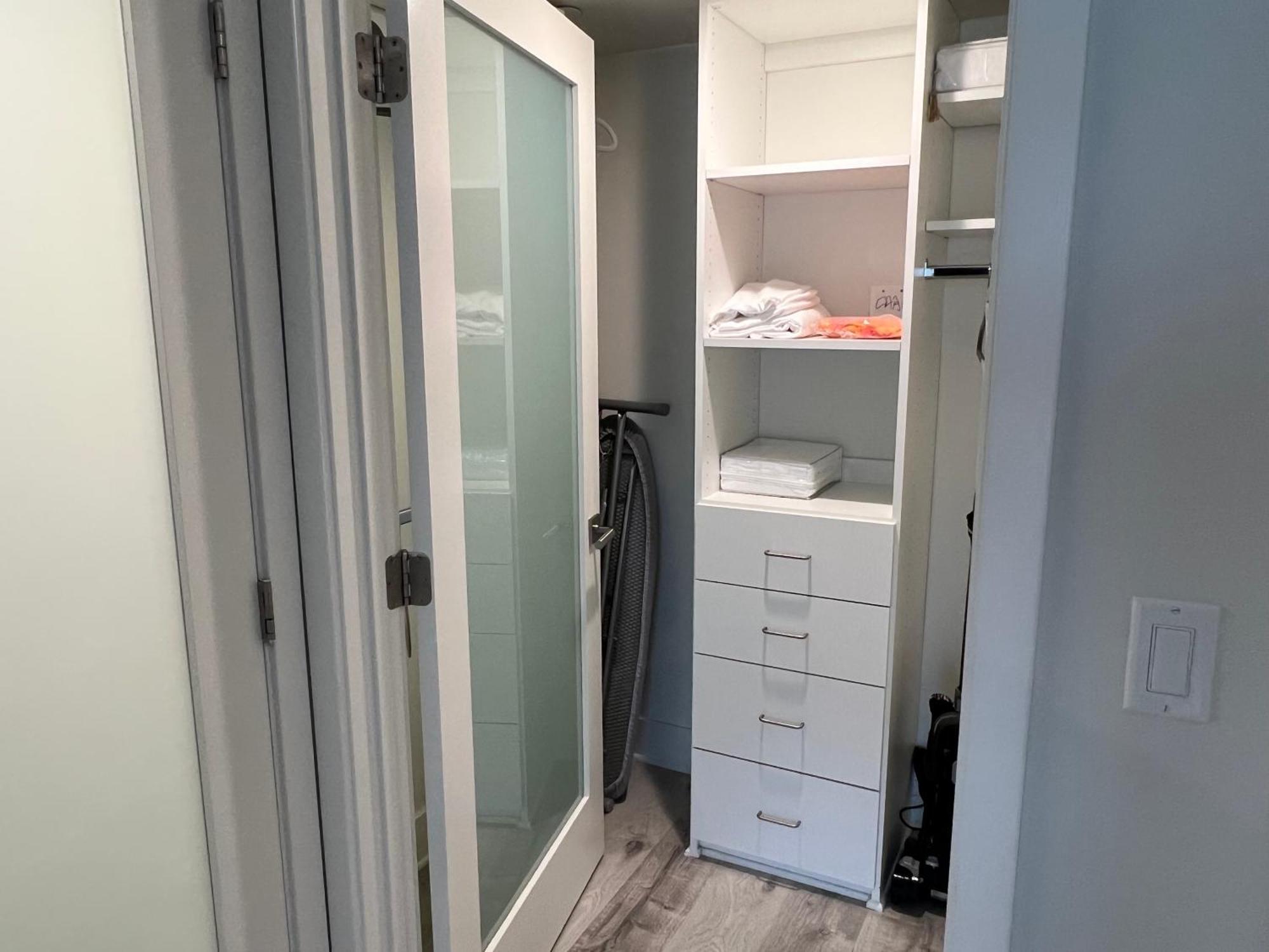 Century Cozy 2 Bedroom 4 Sleeps Crib W Parking 505 *
