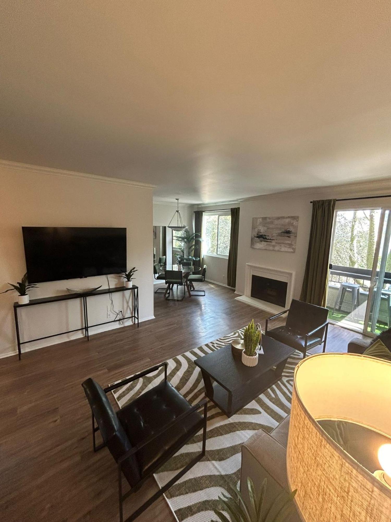 Beverly Hills Midle 1 Bedroom With Parking 202 *
