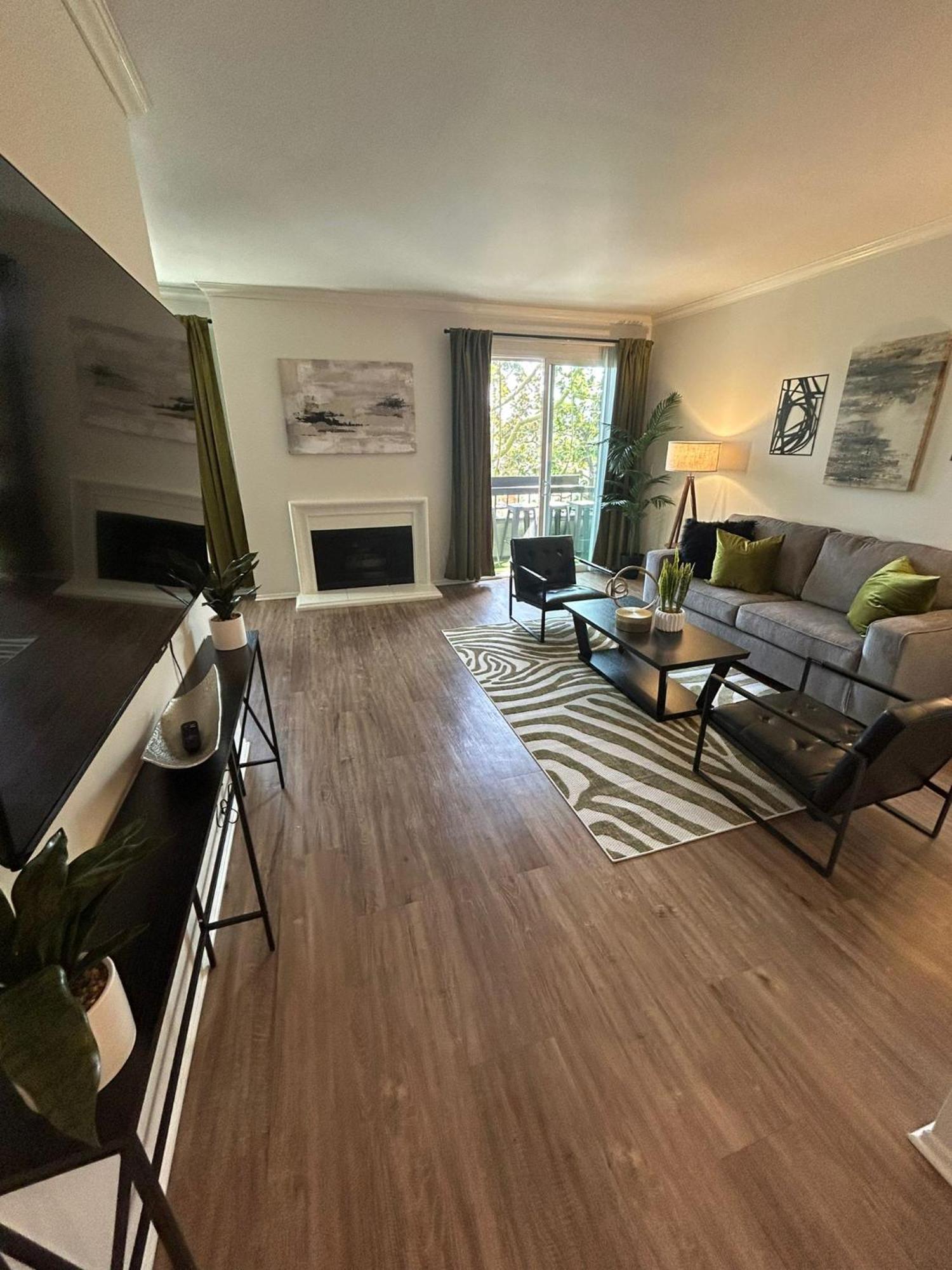 Apartment Beverly Hills Midle 1 Bedroom With Parking 202 *
