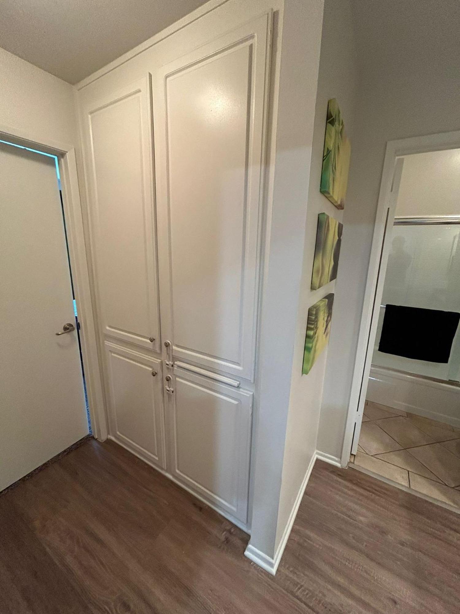 Beverly Hills Midle 1 Bedroom With Parking 202 *