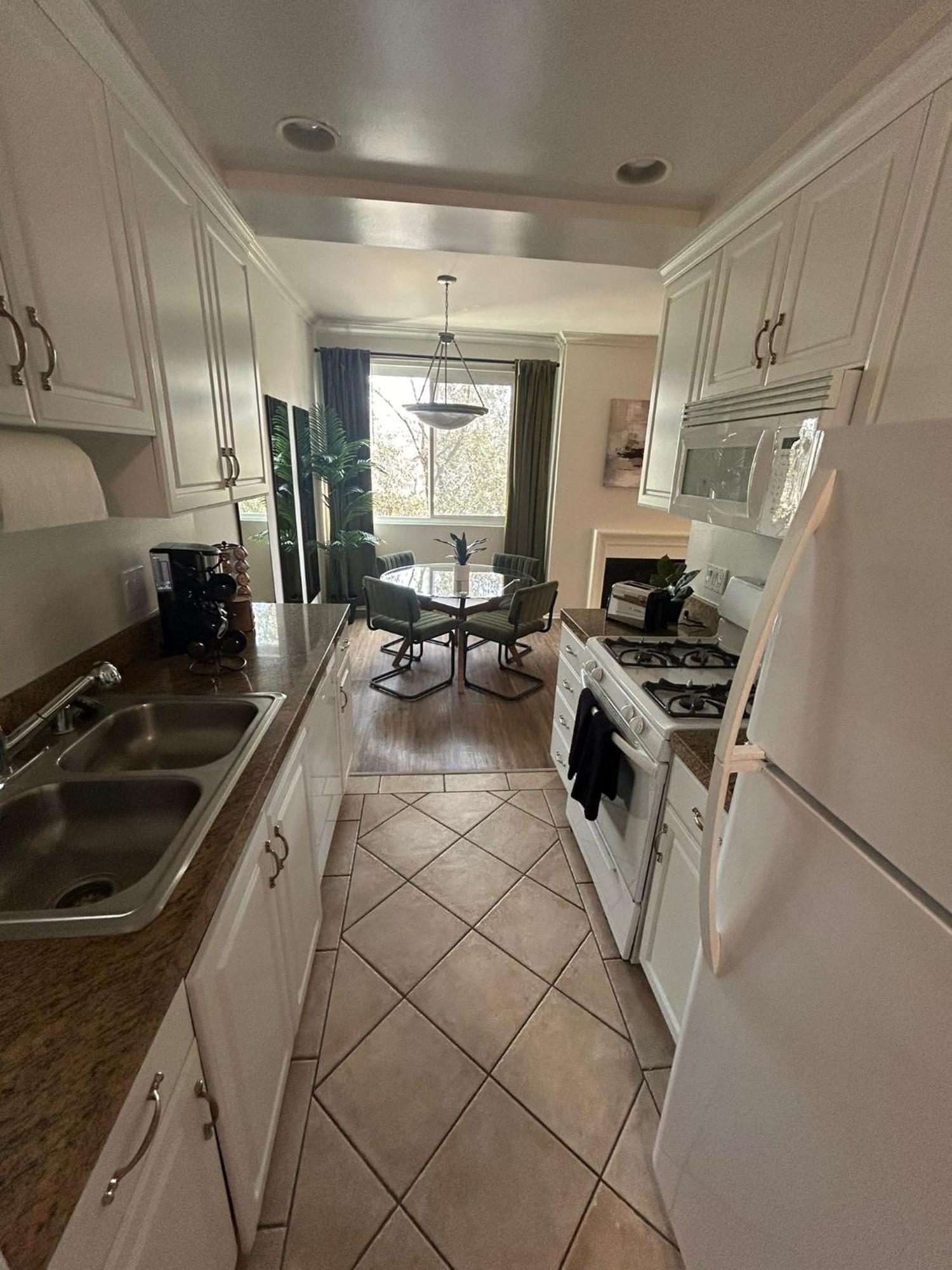 Beverly Hills Midle 1 Bedroom With Parking 202 Los Angeles