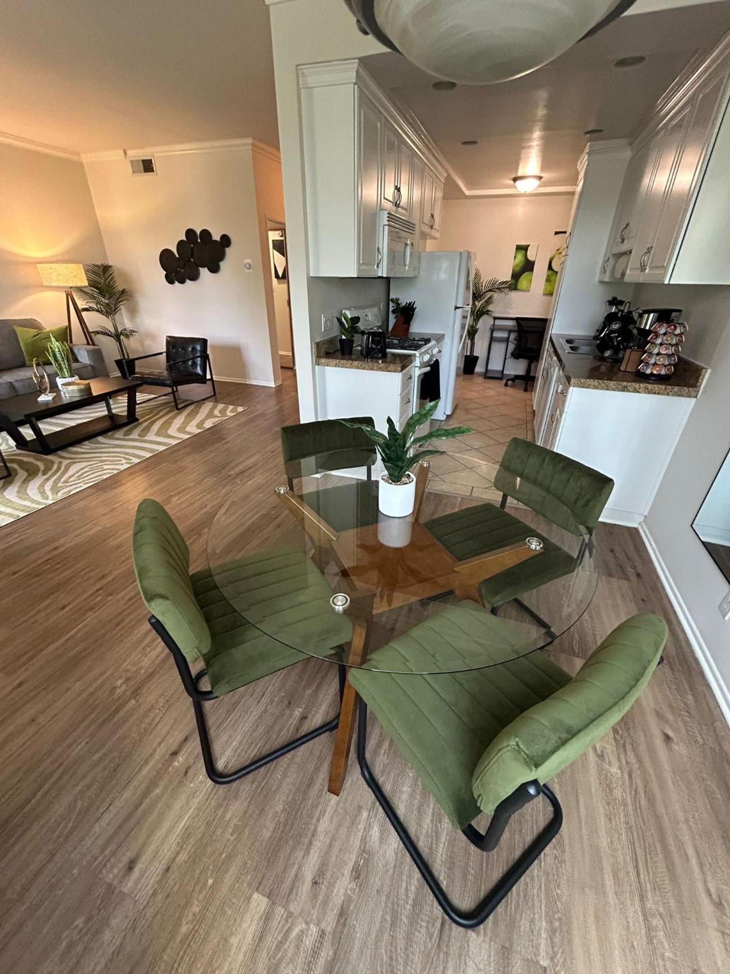 Apartment Beverly Hills Midle 1 Bedroom With Parking 202 *
