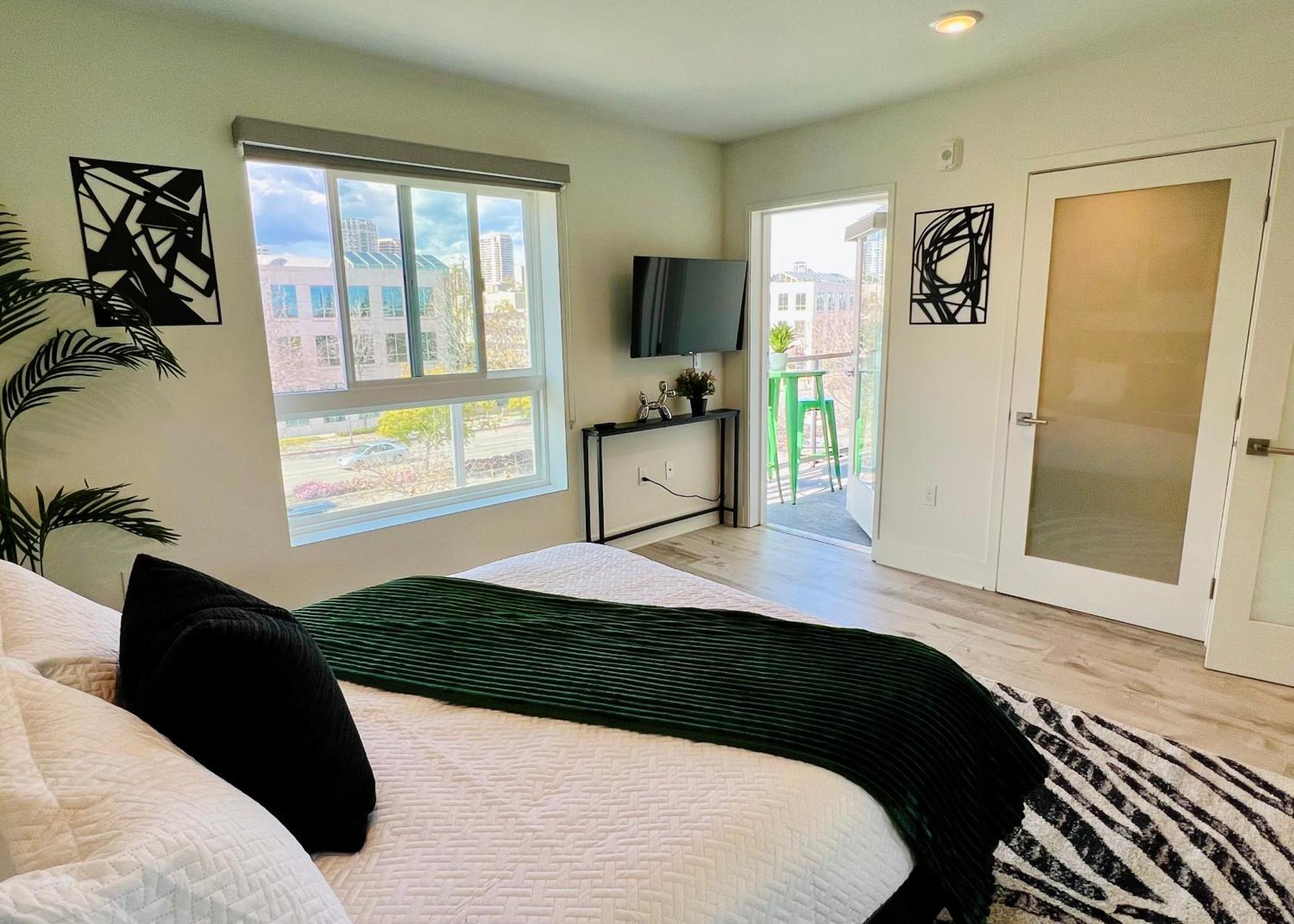 Century Chic 4 Sleep Free Parking 402 Apartment *