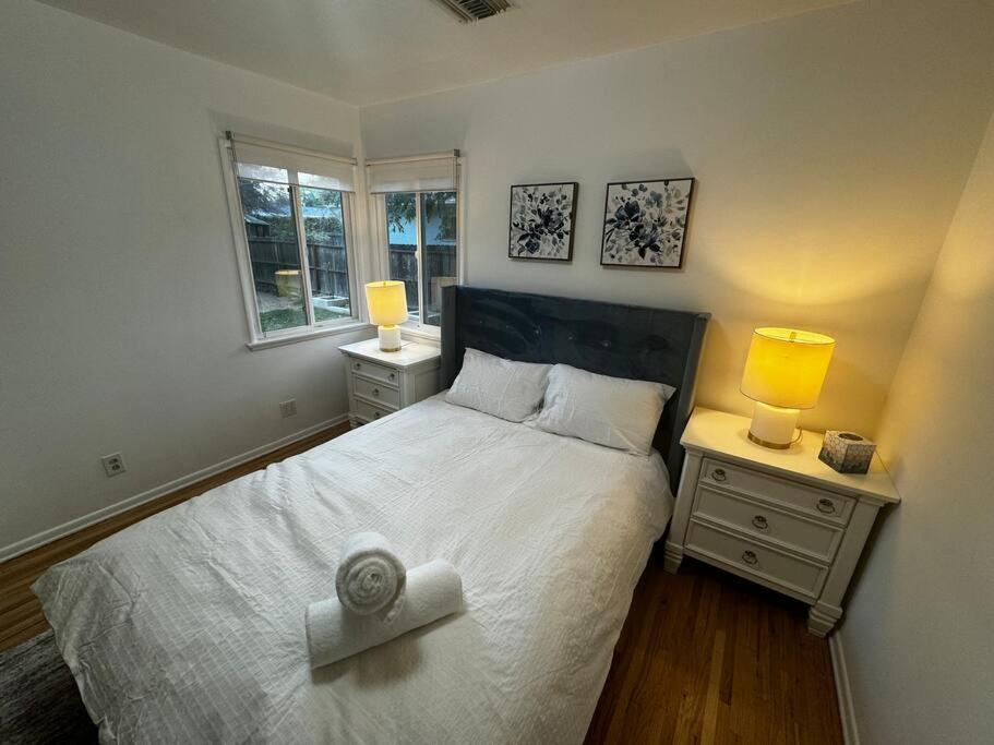 Cozy And Comfy Tree House Villa Los Angeles