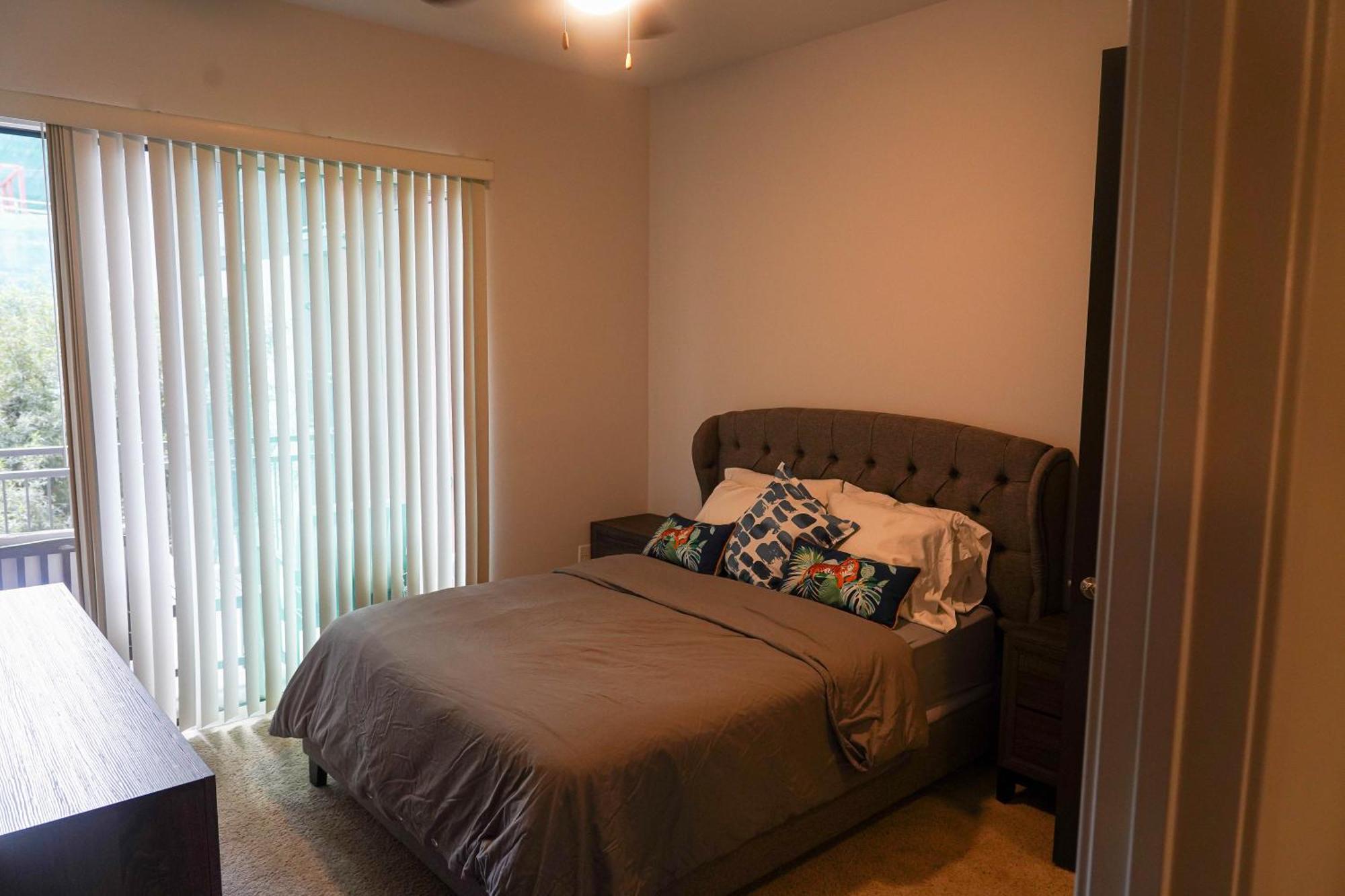 Aparthotel Luxury Designed 2 Bedrooms Part In Woodland Hills Ca
