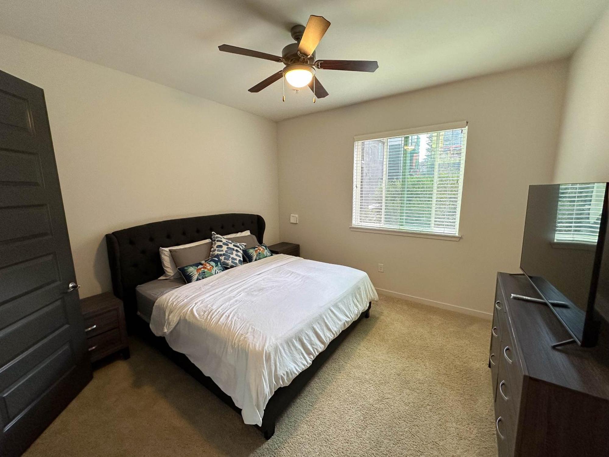Luxury Designed 2 Bedrooms Part In Woodland Hills Ca * Los Angeles