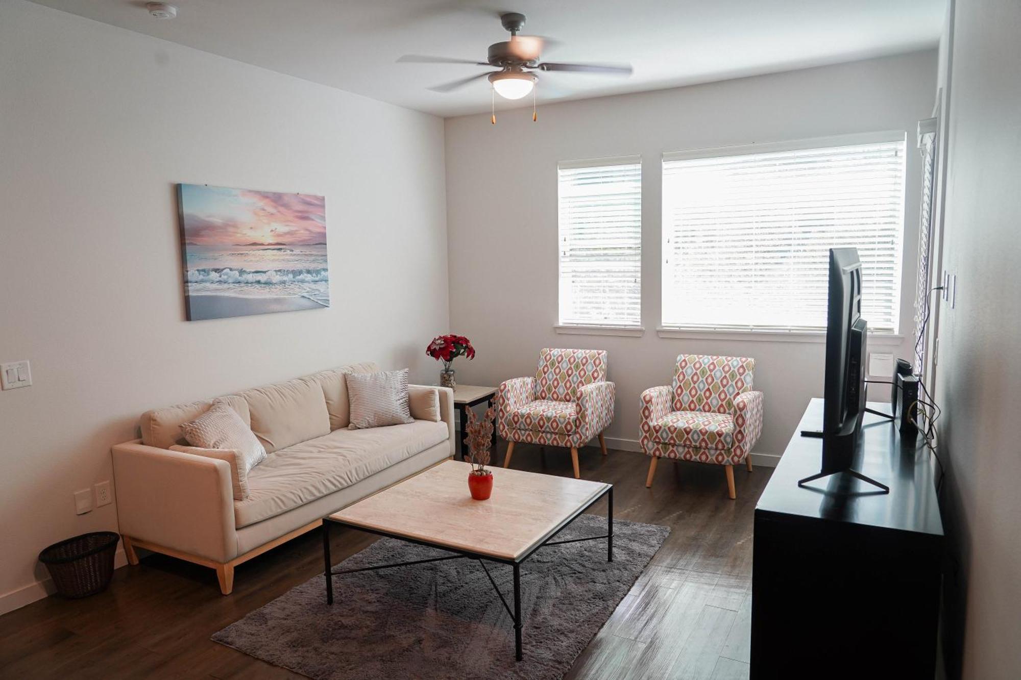 Luxury Designed 2 Bedrooms Part In Woodland Hills Ca * Los Angeles