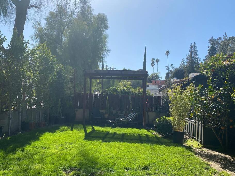 Sweet Woodland Hills